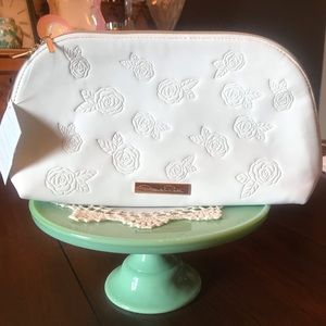 NWT Oscar de la Renta Cosmetic Bag